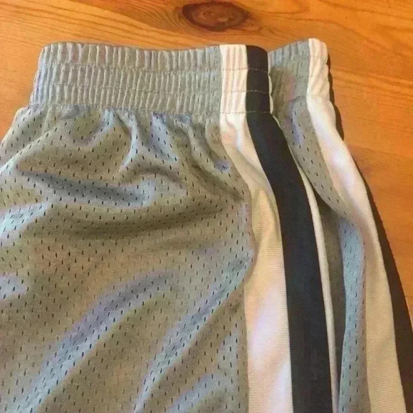 Like new! ASICS Basketball 🏀 Shorts - Picture 3 of 5